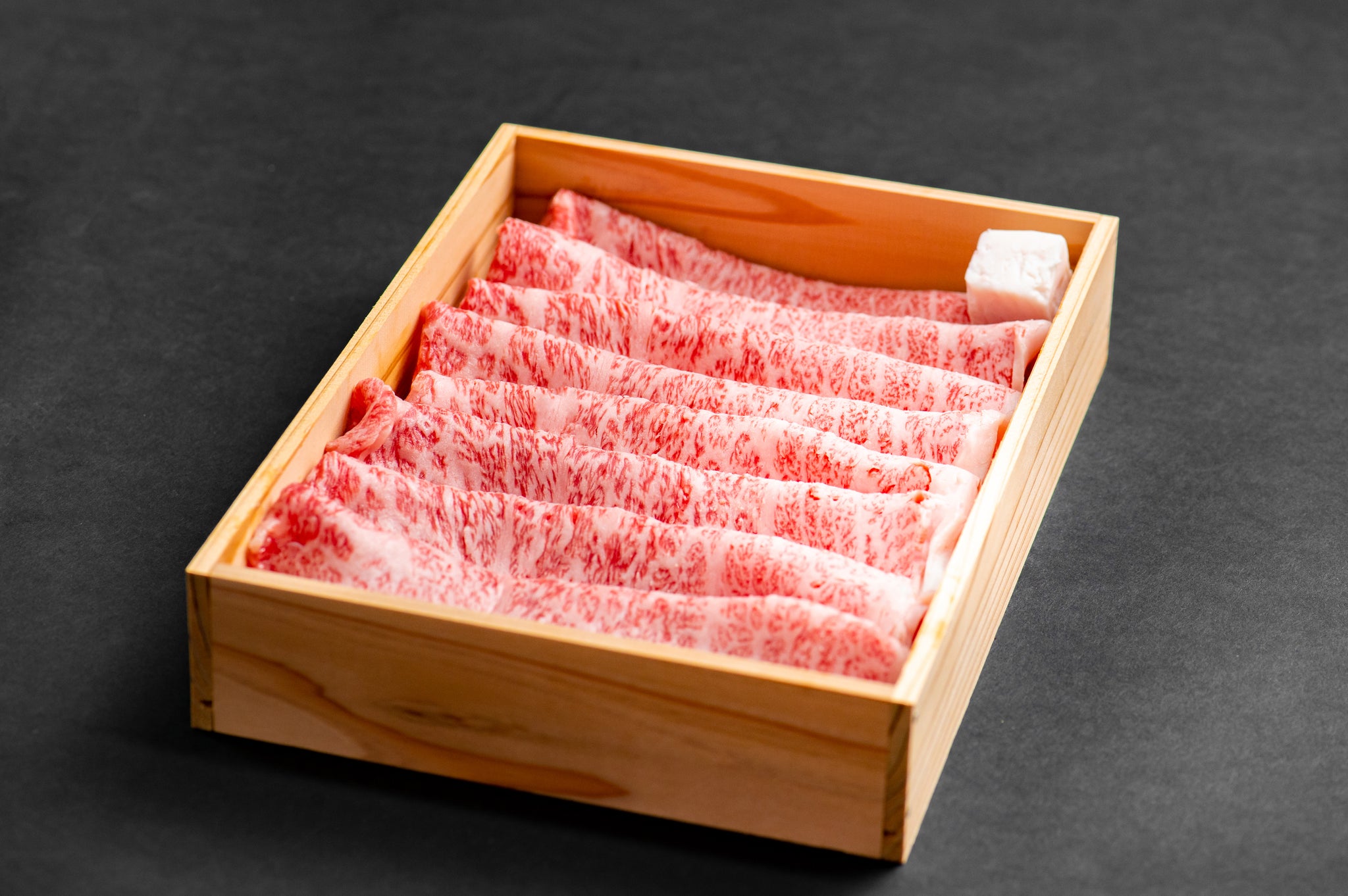 【A5等級メス牛限定】神戸牛 特上ロース リブアイ 1,000g(250g×4パック) しゃぶしゃぶ・すき焼き用 <br>【 牛肉 黒毛和牛 但馬牛 神戸ビーフ 国産牛 お花見 御挨拶 御見舞 プレゼント 内祝 結婚御祝 出産内祝 新築御祝 お中元 お歳暮 残暑見舞 贈答 父の日 】