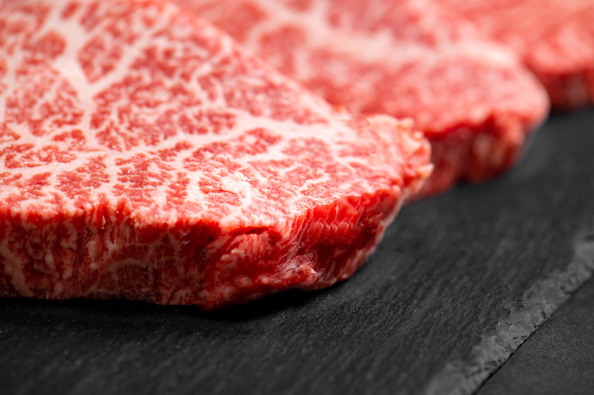 メス牛> 飛騨牛 最高A5等級 モモ肉 ステーキ用 約200g×1枚 – 合同
